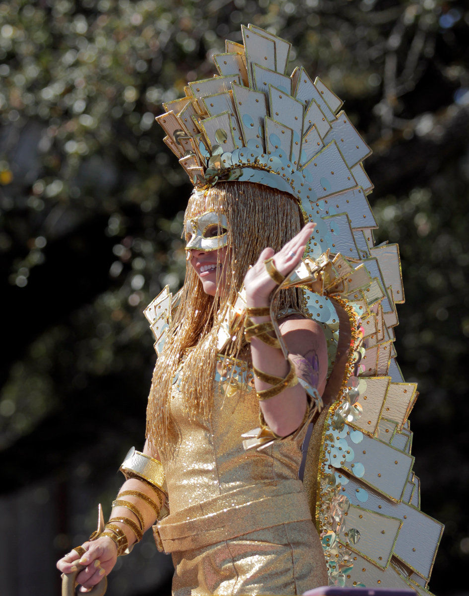 Krewe of Iris 2017 rolls in New Orleans: See Mardi Gras parade photos